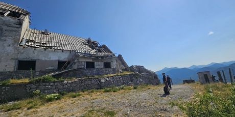 Bivša vojna baza Panos na Velebitu - 1