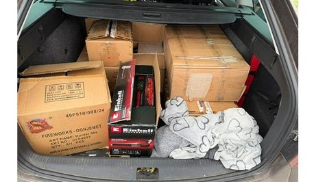 Policija pronašla pirotehniku kod vozača