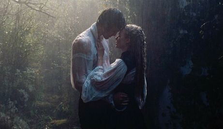 Orkanski visovi s Margot Robbie i Jacobom Elordijem