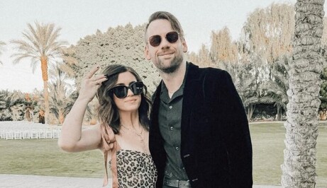 Caleb Shomo sa suprugom