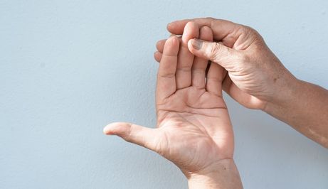 Prirodni lijek za trnjenje ruku: Vitamini, vježbe i biljni gelovi koji mogu pomoći