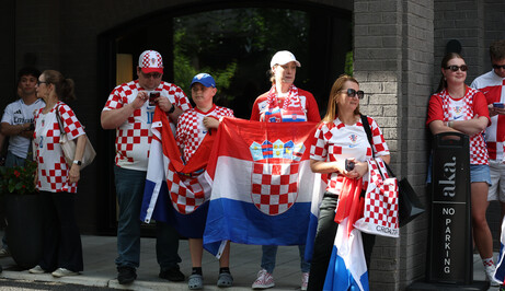Hrvatski navijači ispred hotela Vatrenih