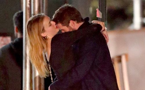 Tko se izlazi s kime liam hemsworth