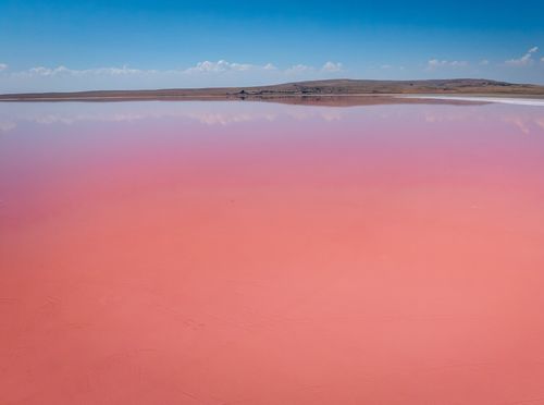 Jezero Tuz ljeti postaje ružičasto - 3
