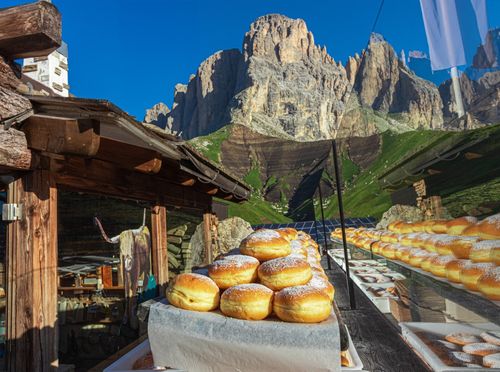Krafne su veliki hit u planinarskom domu Friedricha Augusta u Dolomitima