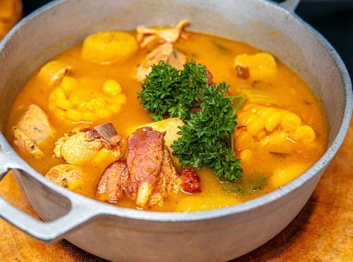 Sancocho se radi s nekoliko vrsta mesa