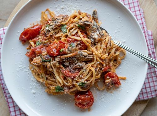 Tjestenina sa srdelama i rajčicom