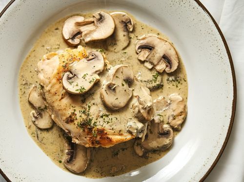Piletina i gljive u finom umaku