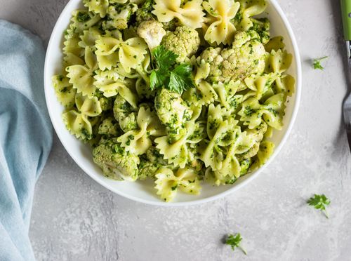 Tjestenina s pečenom cvjetačom i pestom od bučinih sjemenki