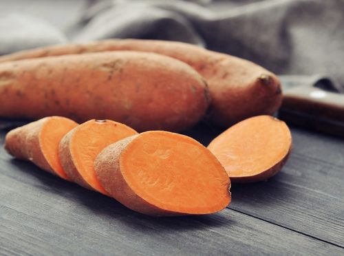 Slatki krumpir držite na tamnom i hladnom mjestu, ali ne i hladnjaku