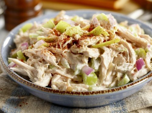 Hladna salata od piletina, jaja i grčkog jogurta