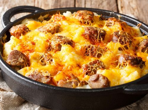 Složenac od kobasica i krumpira