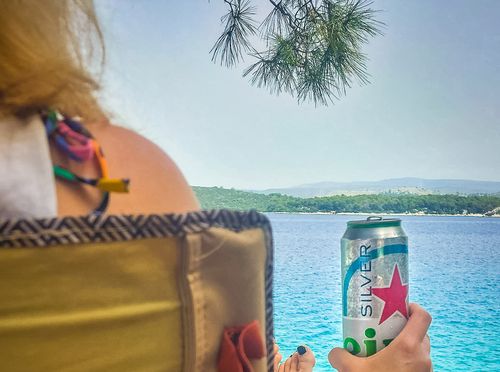 Nakon postavljanja šatora uživajte u ful laganom, ful osvježavajućem Heineken® Silveru