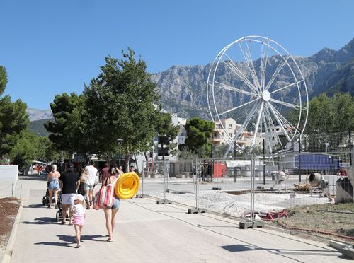 Panoramski kotač na glavnoj plaži u Makarskoj - 3