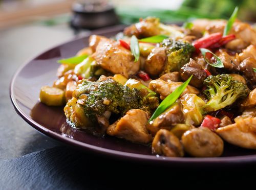 Stir fry s piletinom i brokulom
