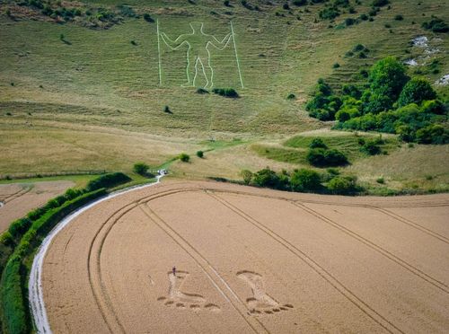 Long Man iz Wilmingtona i otisci u polju - 1