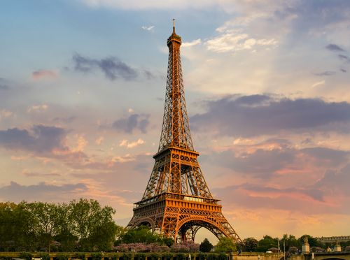 Kada bismo ga uspoređivali sa zgradom, Eiffelov toranj imao bi nevjerojatnih 75 katova