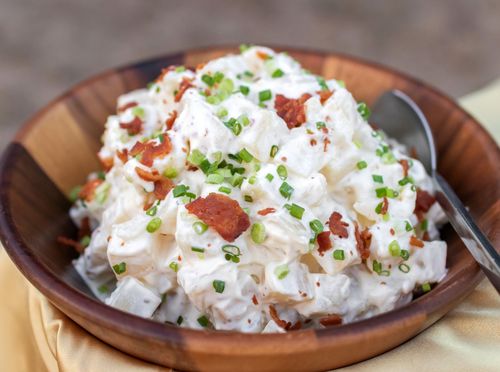 Krumpir-salata u kremastom umaku