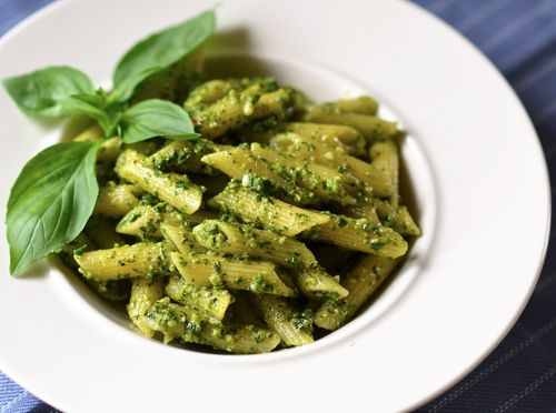 Pesto se savršeno sljubljuje s kuhanom tjesteninom
