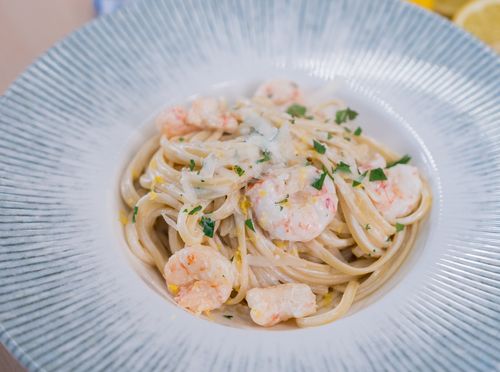 Linguine u kremastom umaku s limunom i kozicama