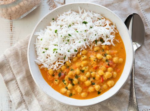 Slanutak u kremastom umaku s kuhanom rižom