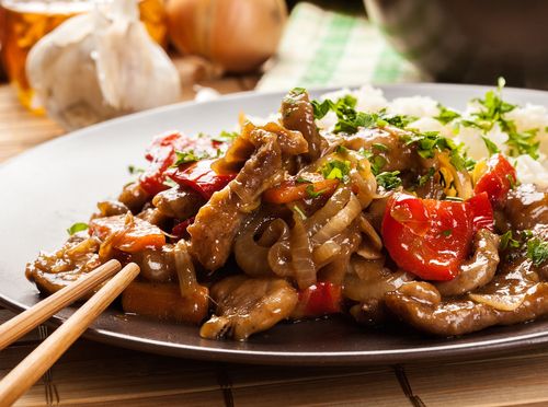 Pečena svinjetina u umaku na bazi meda