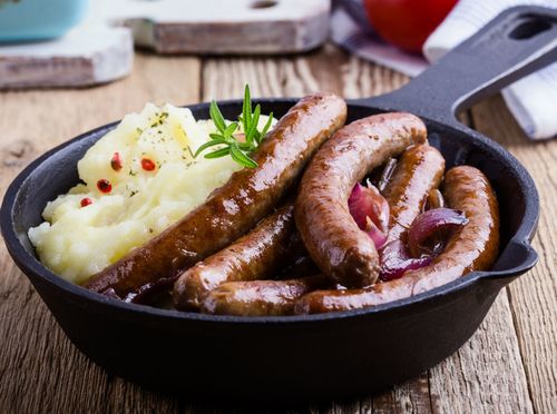 Karamelizirani luk možete poslužiti i s pire kurmpirom te kobasicama