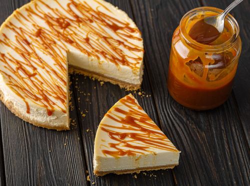 Cheesecake s bananom i karamelom