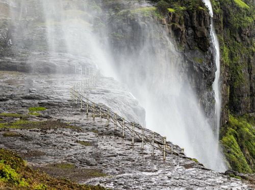 Obrnuti vodopad Naneghat, Indija - 2