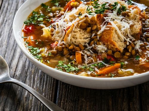 Juha od leće i parmezana