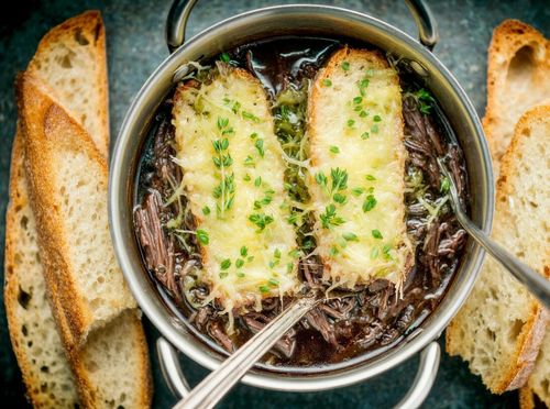 Sporo pečena junetina sa zapečenim sirom