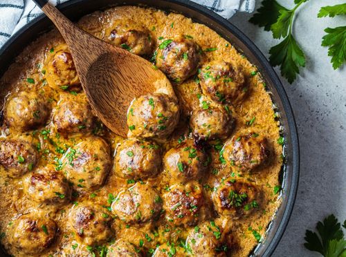 Mesne okruglice u kremastom umaku