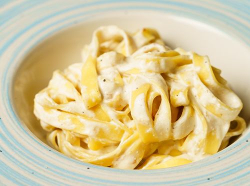 Kremasta tjestenina s tri vrste sira