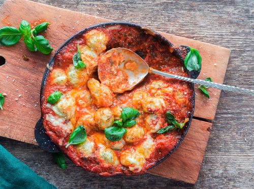 Zapečeni njoki puttanesca