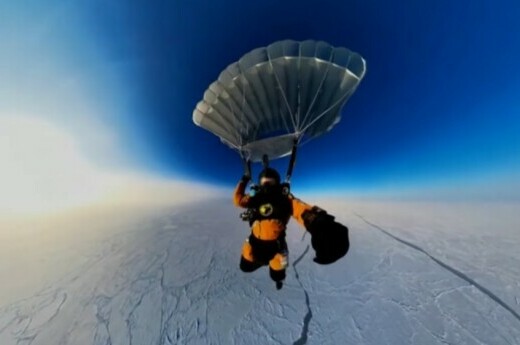 Skok padobranom iznad Sjevernog pola