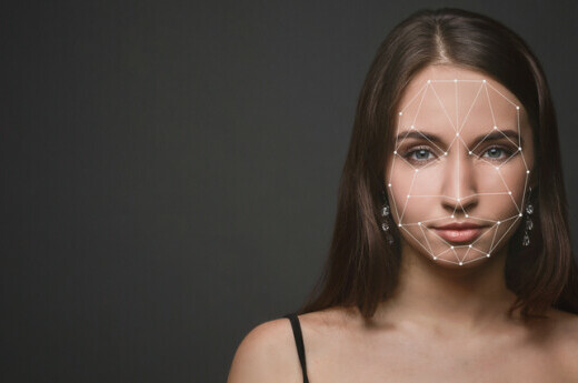 Djevojka s digitalnom mapom lica, ilustracija