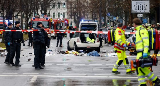 Automobilom se zabio u ljude u Münchenu - 4