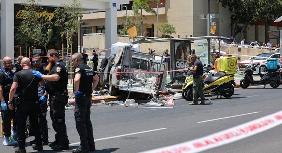 Muškarac se u Tel Avivu u ljude zabio automobilom - 1