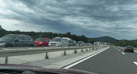 Kolona kod tunela Sveti Rok