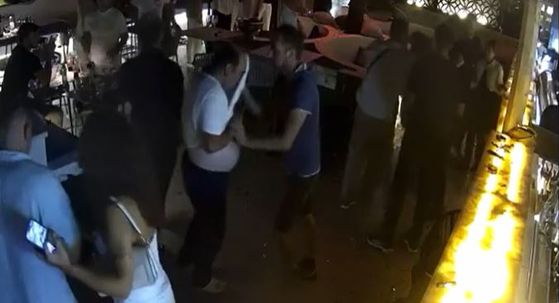 Tučnjava u restoranu Gariful