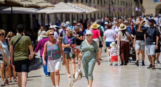 Turisti u Dubrovniku, ilustracija