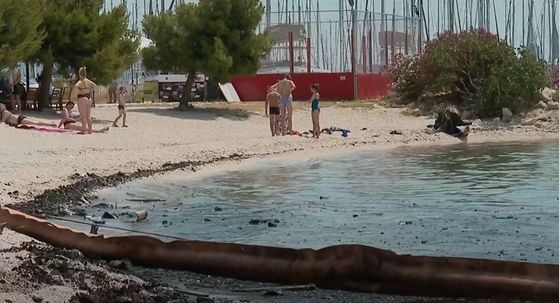 Ostaci izgorenih jahti i dalje u kaštelanskom moru - 5