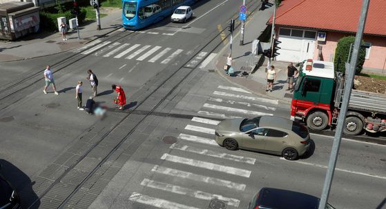 Očevid prometne nesreće na križanju Selske ceste i Ozaljske ulice - 2