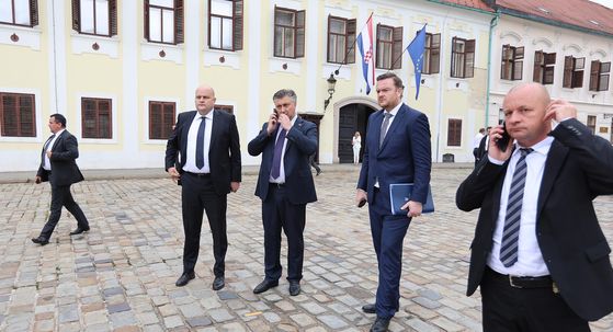 Andrej Plenković na Markovom trgu gdje se zapalio muškarac - 1