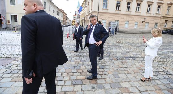 Andrej Plenković na Markovu trgu gdje se zapalio muškarac - 3