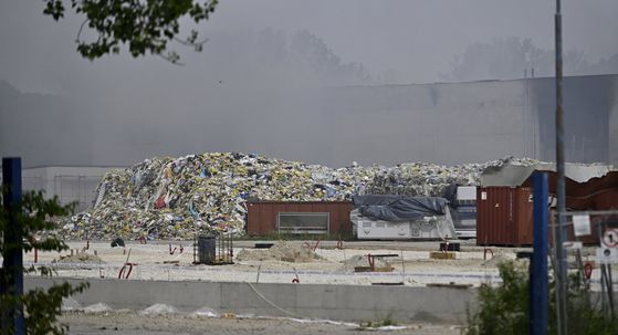 Veći dio požara plastike je ugašen u skladištu tvrtke za zbrinjavanje. - 7