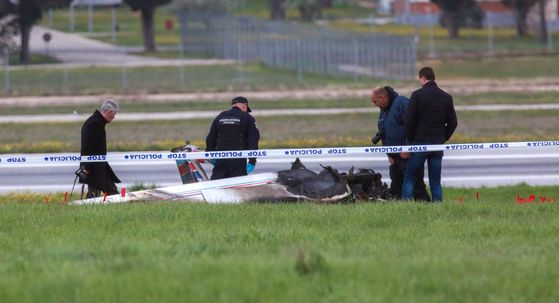 Dvoje ljudi poginulo u padu malog privatnog aviona - 30
