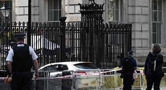 Automobilom se zabio u ogradu rezidencije britanskog premijera - 2
