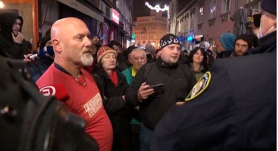 Prosvjednici u sukobu s policijom