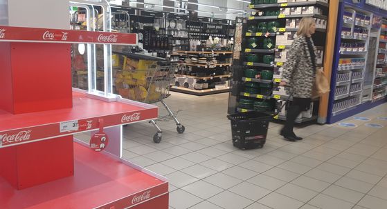 S polica trgovina maknuta Coca-Cola - 1